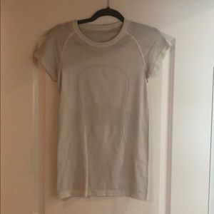 Short sleeve Lululemon tee